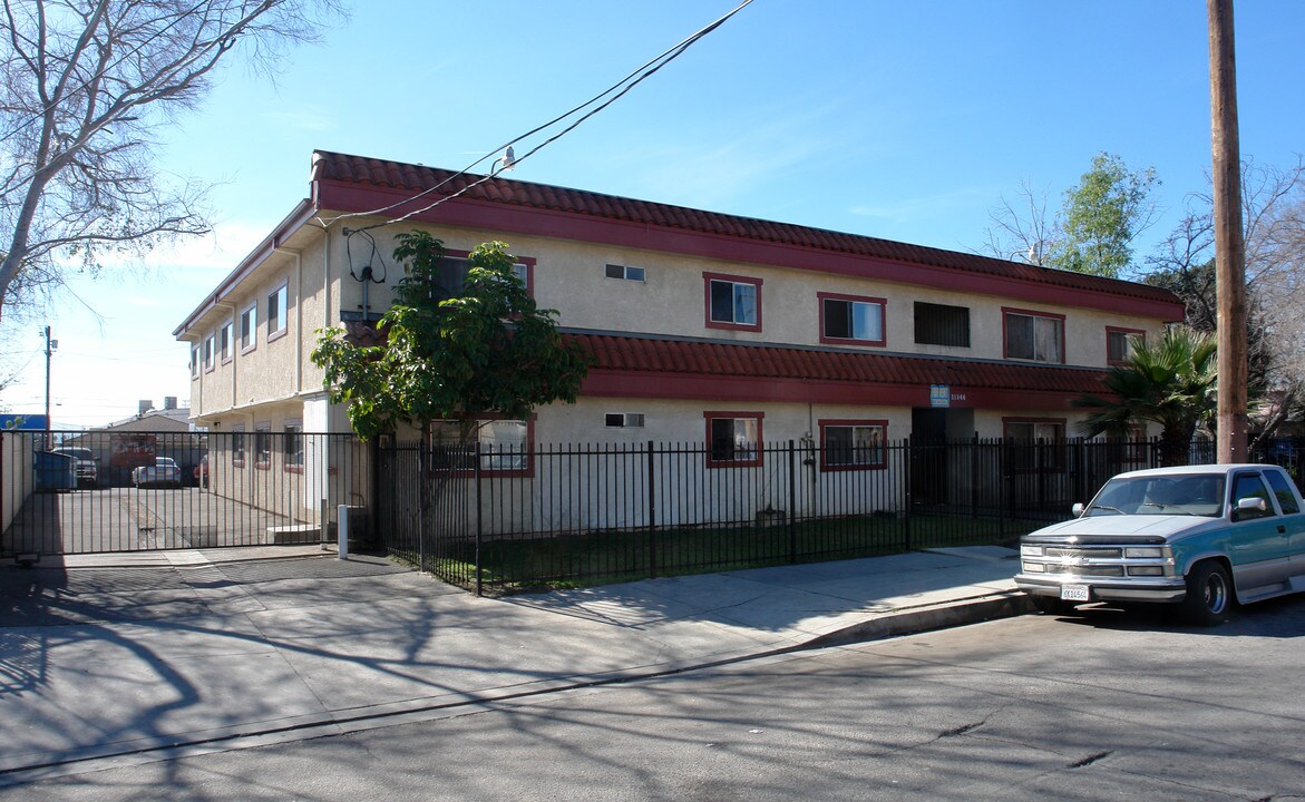 11944 Runnymede St in North Hollywood, CA - Foto de edificio