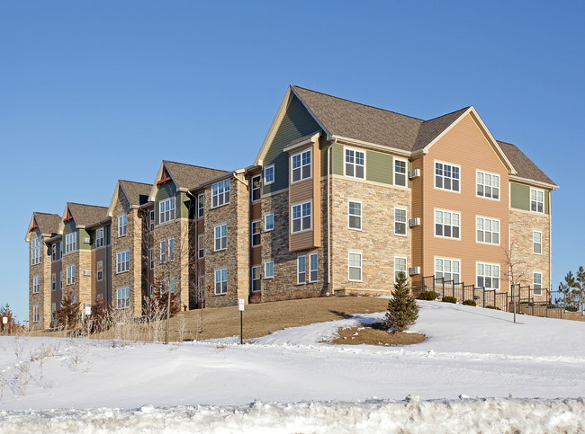 Crossroads Commons in Lakeville, MN - Foto de edificio - Building Photo