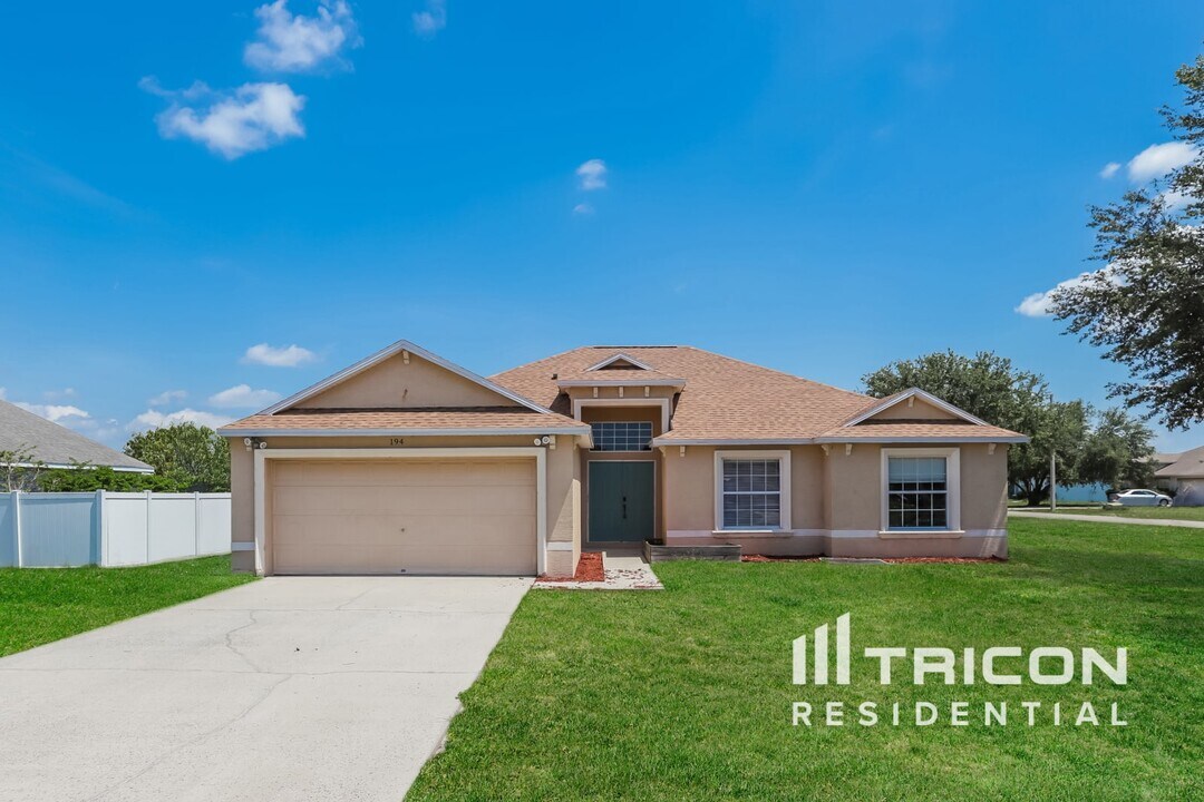 194 Lake Thomas Dr in Winter Haven, FL - Building Photo