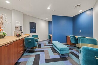 Avenue 64 in Emeryville, CA - Foto de edificio - Building Photo