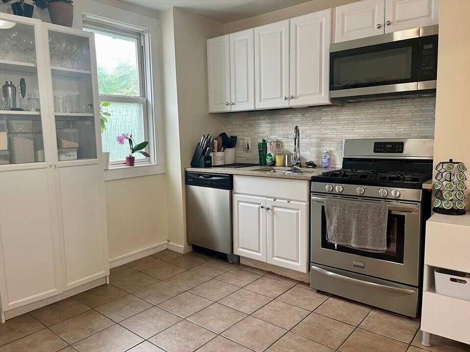 66 Lincoln St in Stoneham, MA - Building Photo