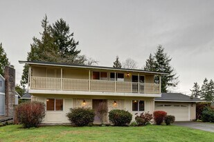 16840 NE 18th St in Bellevue, WA - Building Photo