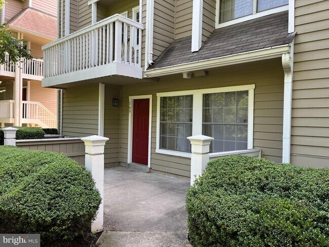 5800 Inman Park Cir in North Bethesda, MD - Foto de edificio - Building Photo