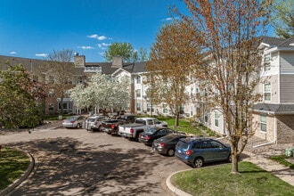 BRIARCLIFF APARTMENTS in Mahtomedi, MN - Building Photo - Building Photo