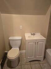 38 Claybourne St, Unit 3 in Boston, MA - Foto de edificio - Building Photo