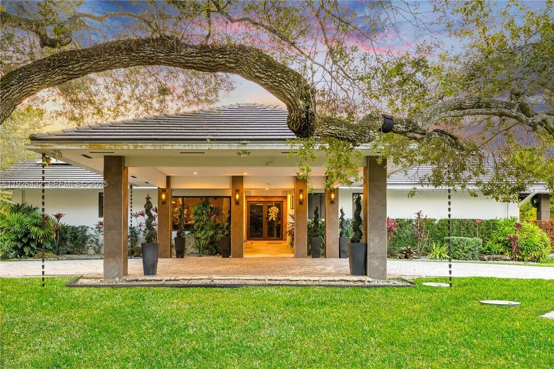 9040 SW 110th Ave in Miami, FL - Building Photo