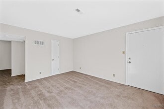 22 E Rock Creek Manor in Arnold, MO - Building Photo - Building Photo