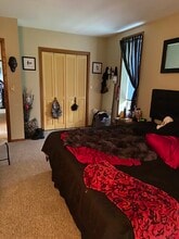 211 S Spring St, Unit 3 in Beaver Dam, WI - Foto de edificio - Building Photo