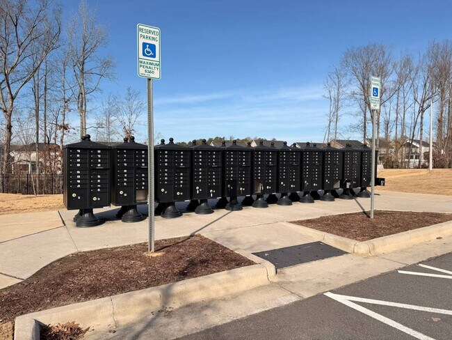 400 Hazy Hls Ln in Garner, NC - Foto de edificio - Building Photo