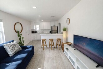 818 Vanitie Ct, Unit SI FL1-ID1520899P in San Diego, CA - Building Photo - Building Photo