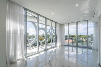 8425 Crespi Blvd in Miami Beach, FL - Building Photo - Building Photo