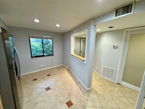 2202 S Cypress Bend Dr, Unit 607 in Pompano Beach, FL - Foto de edificio - Building Photo