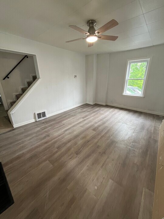 28 Wood Ave, Unit 28 Wood Ave. Niles in Niles, OH - Foto de edificio