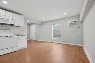 8323 Lapanto Ln in Dallas, TX - Building Photo - Building Photo