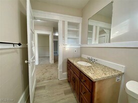 581 Schiller Ave in Akron, OH - Building Photo