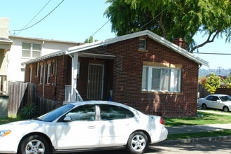 1349 Derby St in Berkeley, CA - Foto de edificio - Building Photo
