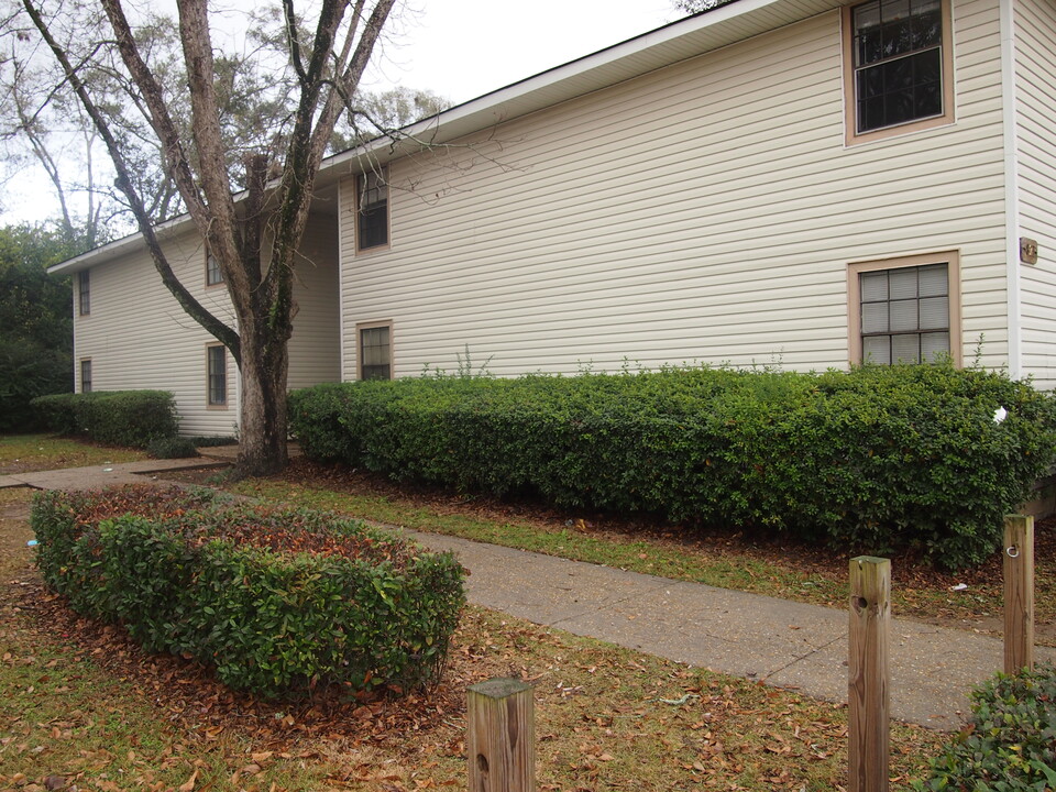 807 E Cottonwood Rd in Dothan, AL - Building Photo