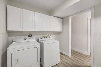 3860 W 10th Ct in Hialeah, FL - Building Photo - Building Photo