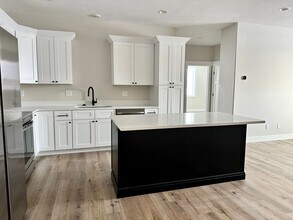 1393 Maple Leaf Ln in Rexburg, ID - Building Photo - Building Photo