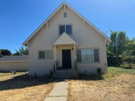 1304 Riverside Dr in Susanville, CA - Building Photo