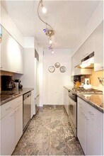 100 W 57th St in New York, NY - Building Photo - Building Photo