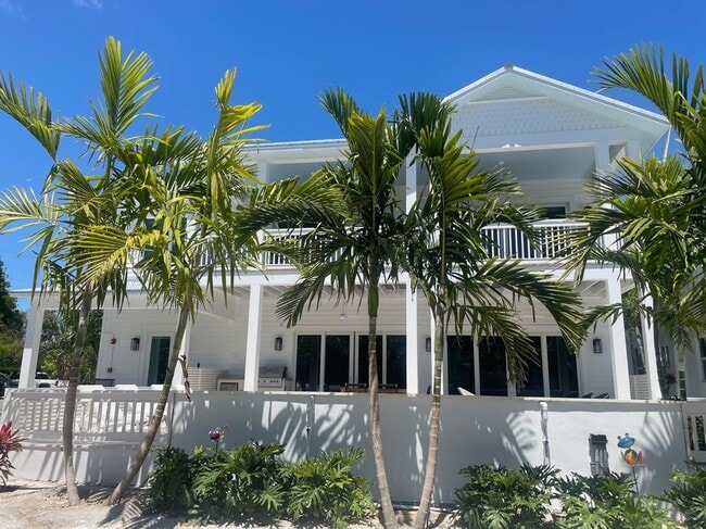 105 Carroll, 1 in Islamorada, FL - Building Photo - Building Photo