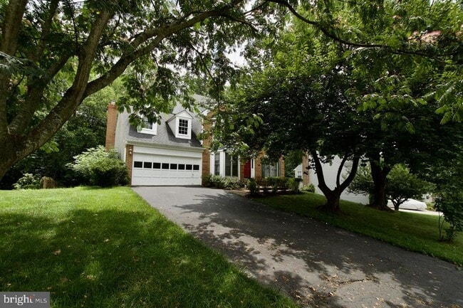 property at 8614 Oak Chase Cir