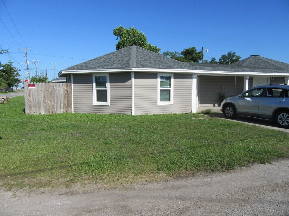 1300 Grace Ave in Panama City, FL - Building Photo