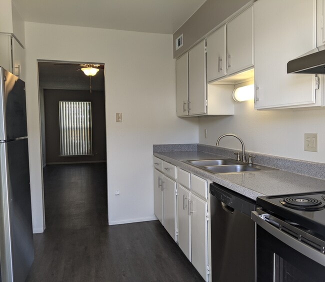 San Pedro Village in Albuquerque, NM - Building Photo - Building Photo