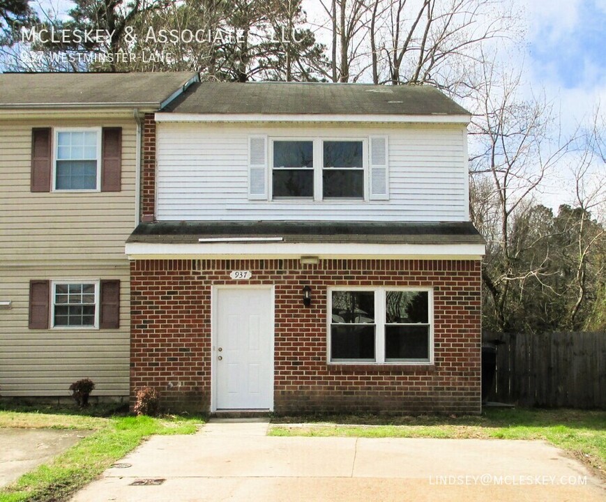 937 Westminster Ln in Virginia Beach, VA - Building Photo