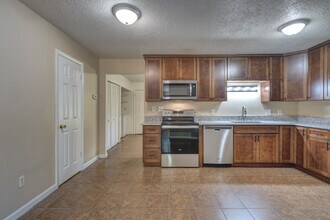 135 Clover Valley Cir in Blacksburg, VA - Building Photo - Building Photo