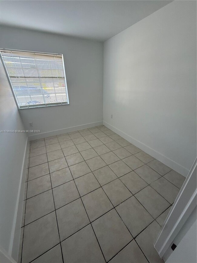 18602 SW 100th Ave in Cutler Bay, FL - Foto de edificio - Building Photo