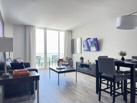 2889 McFarlane Rd in Miami, FL - Building Photo