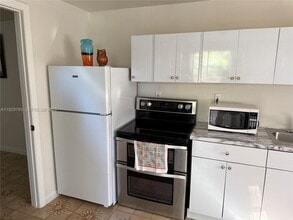 6765 SW 19th St in Miami, FL - Building Photo - Building Photo