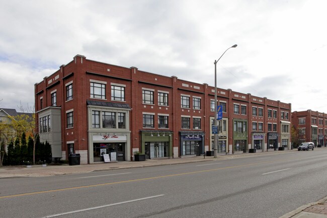165-179 Lakeshore Rd E in Mississauga, ON - Building Photo - Building Photo