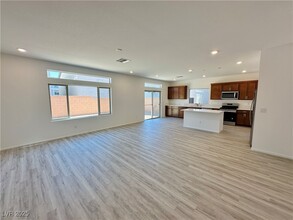 10214 Bloom Quick Ct in Las Vegas, NV - Building Photo - Building Photo