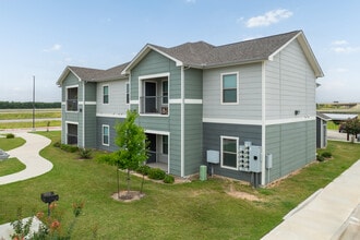 Lockhart Springs in Lockhart, TX - Foto de edificio - Building Photo