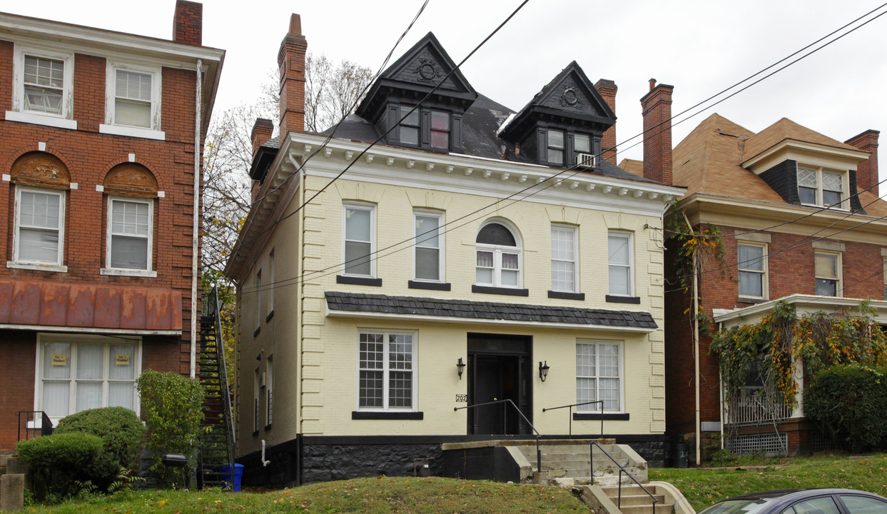 202 Stratford Ave in Pittsburgh, PA - Building Photo