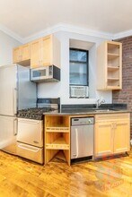 52 Barrow St, Unit LL in New York, NY - Building Photo - Building Photo