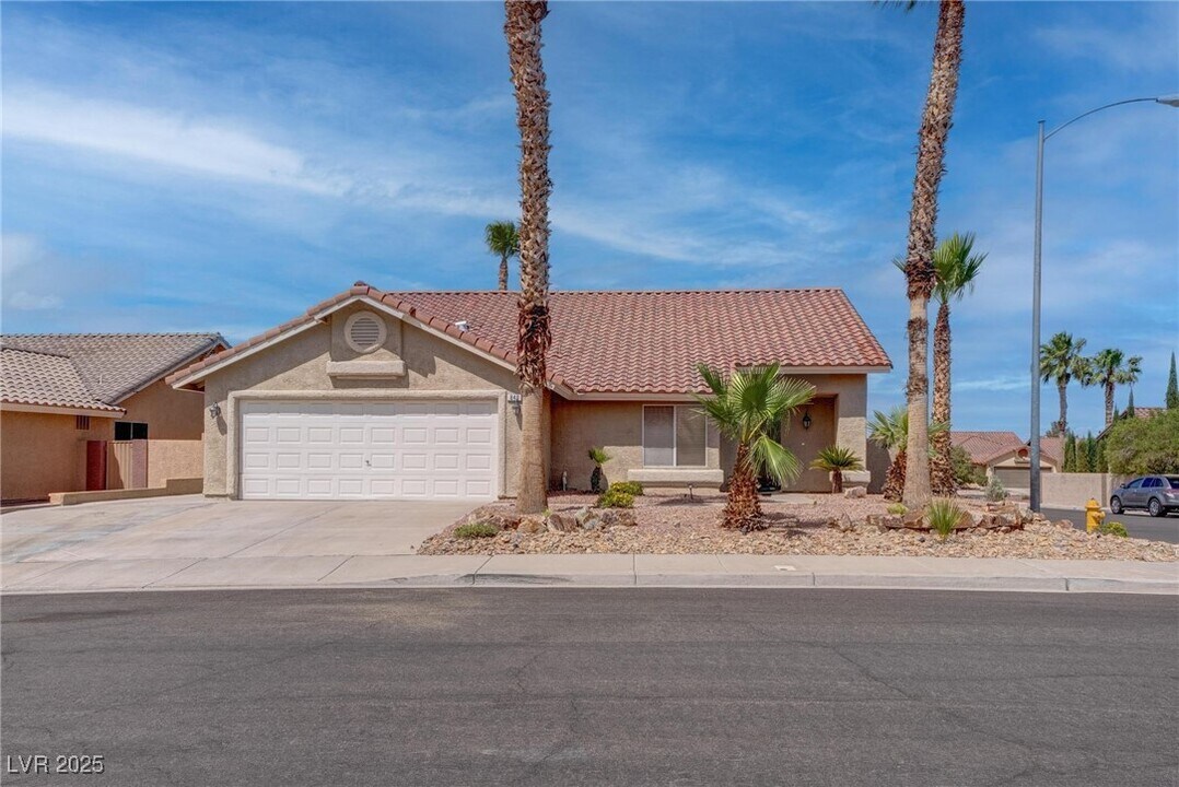 840 Coastal Beach Rd in Henderson, NV - Building Photo