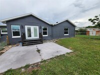 8 POINSETTIA Dr - 16