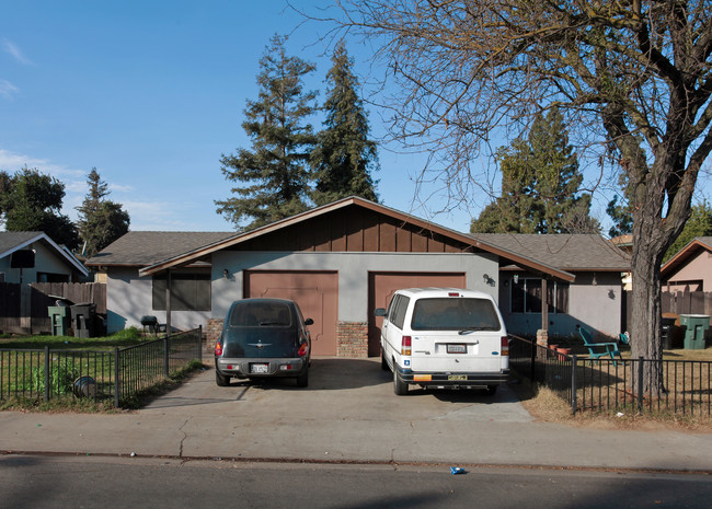 209-211 N Riverside Dr in Modesto, CA - Building Photo - Building Photo