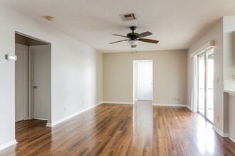 306 La Mancha Ave in Royal Palm Beach, FL - Building Photo - Building Photo