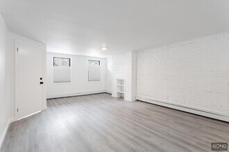 228 Leonard St in Brooklyn, NY - Building Photo - Building Photo