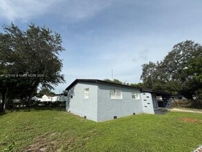 4600 SW 33rd Dr in West Park, FL - Building Photo - Building Photo