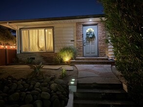 2604 Camulos St in San Diego, CA - Building Photo - Building Photo