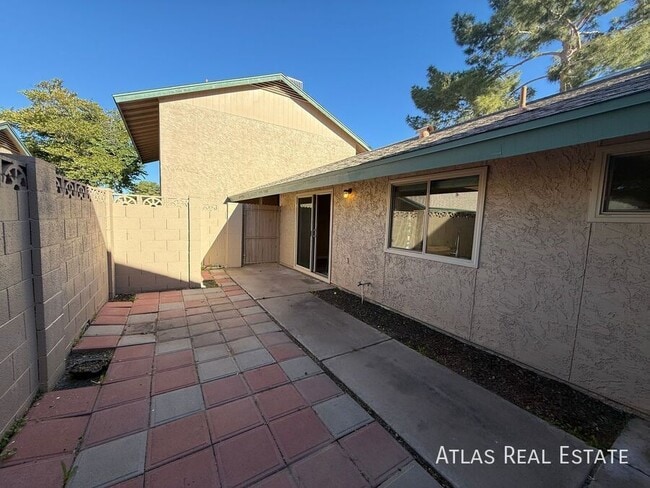 4546 W Continental Dr in Glendale, AZ - Building Photo - Building Photo