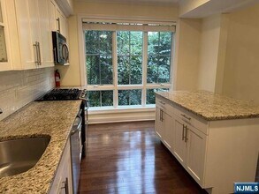 200 Laird Pl in Cliffside Park, NJ - Building Photo - Building Photo