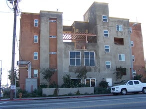 Maya Town Homes in Los Angeles, CA - Building Photo - Building Photo