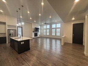 6153 W Poplar View Dr in South Jordan, UT - Building Photo - Building Photo